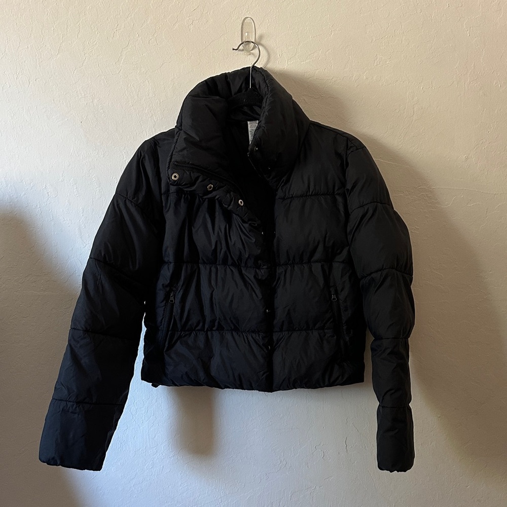 ALO Yoga Women's Black Gold Rush Puffer